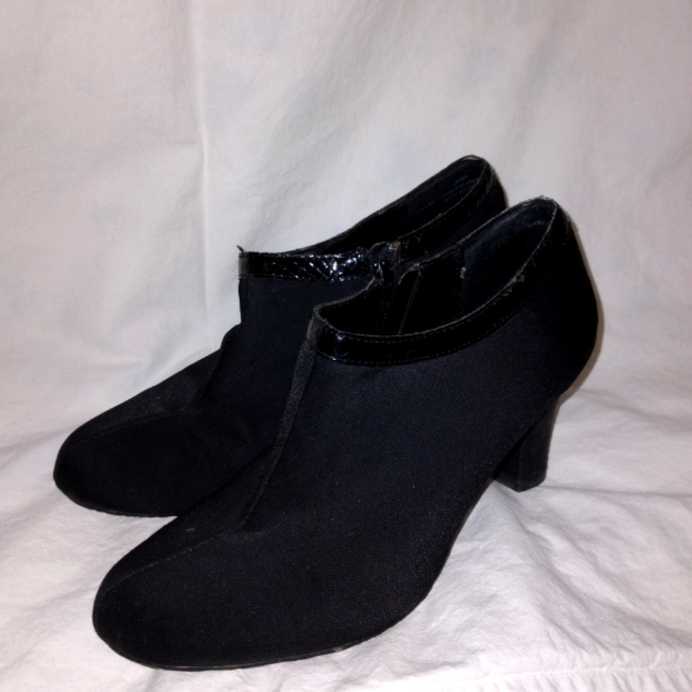 Size 6 1/2 Liz Claiborne Black Ankle Boots